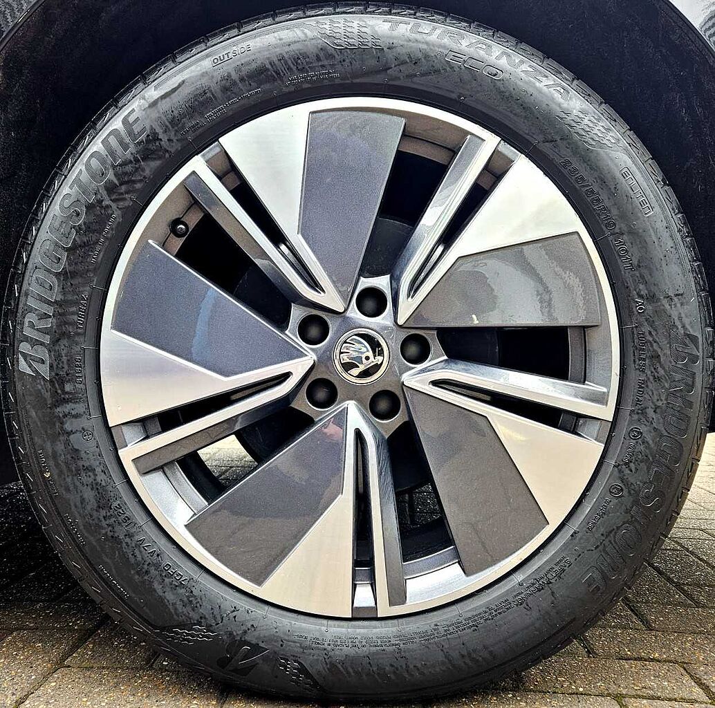 SKODA Enyaq iV E (179ps) 60 62 Kwh